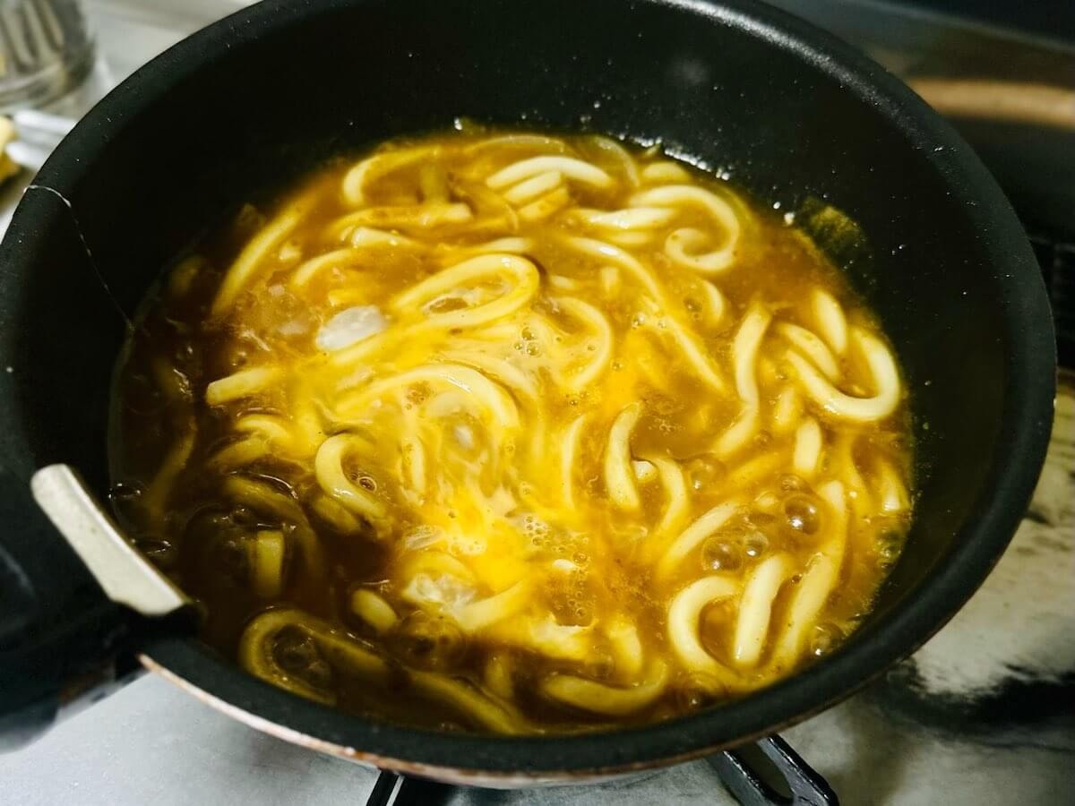 13万人の保存レシピ【中毒トマたまカレーうどん】作ったら、見た目地味でも味に感動！の画像5
