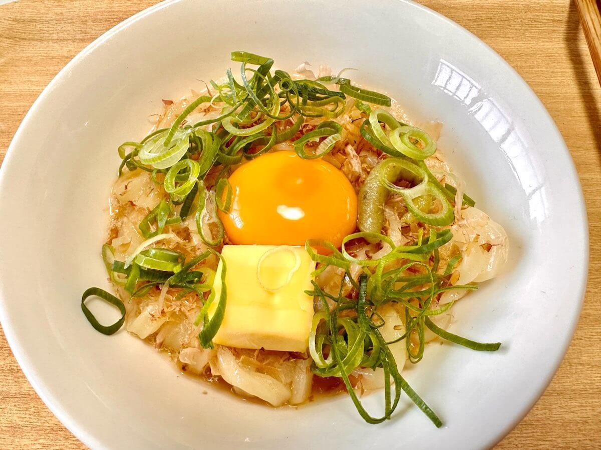 「週5で夜食にしたいうまさ！」リュウジ【わさびバター釜玉ズボラうどん】作ったら脱帽！の画像1