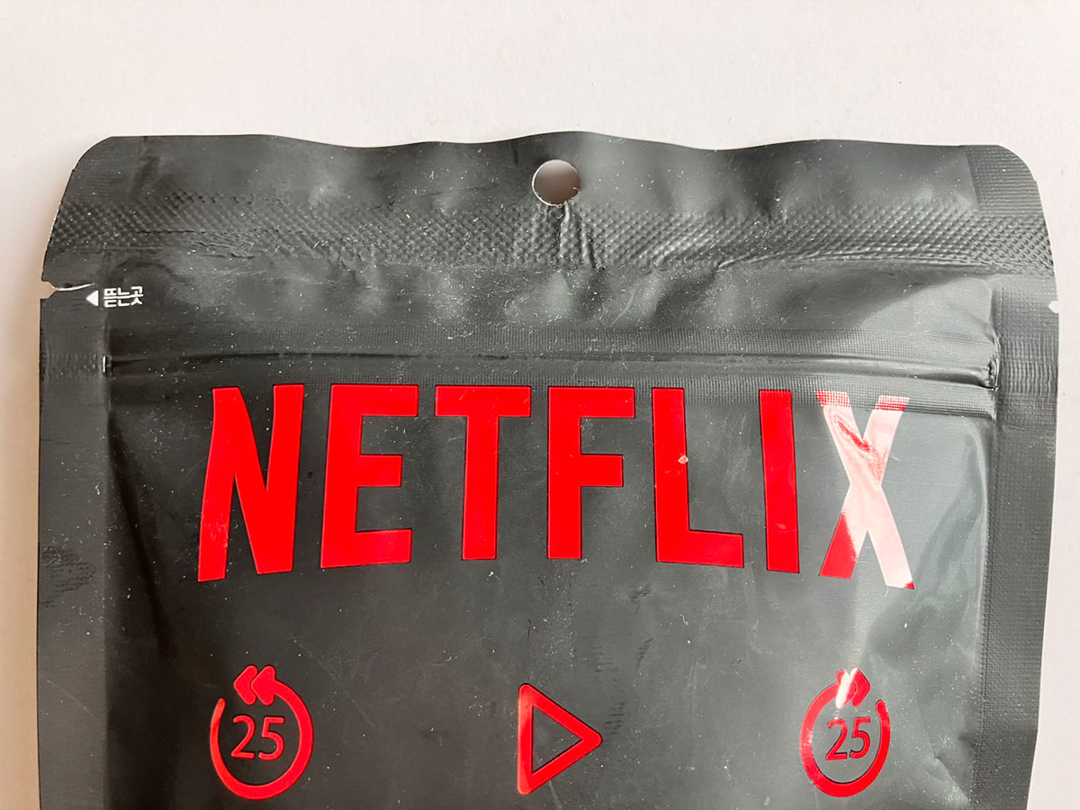 Netflixコラボ菓子「生々しくて大興奮！」【ドン・キホーテ】862円「エビの頭揚げ」の味は？　の画像6