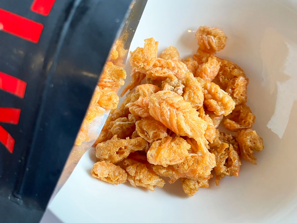 Netflixコラボ菓子「生々しくて大興奮！」【ドン・キホーテ】862円「エビの頭揚げ」の味は？　の画像8