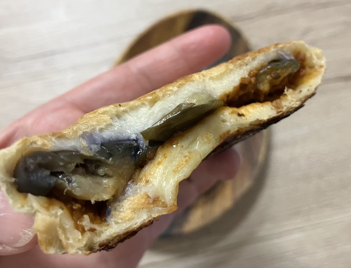 「具がみっちり！」【ライフ】「小麦の郷」376円「ハンバーガー」がちょうどいい！の画像10