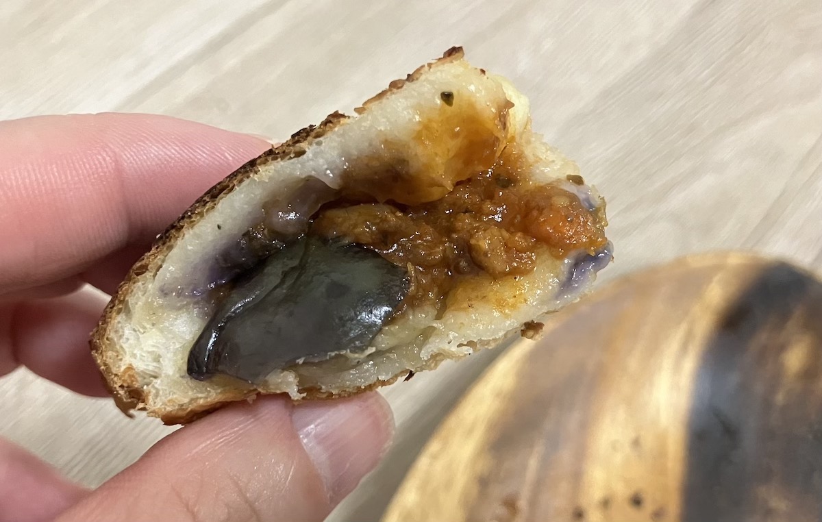 「具がみっちり！」【ライフ】「小麦の郷」376円「ハンバーガー」がちょうどいい！の画像12