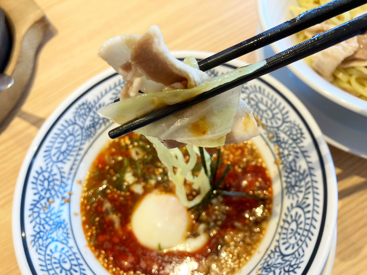 「焼肉きんぐ」の【丸源ラーメン】1045円「夏季限定メニュー」ファミリー層向けと舐めてかかって反省！　クセになる味！の画像12