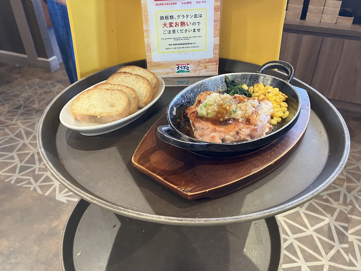 「サイゼリヤそっくり！」【オリーブの丘】869円「若鶏のディアボラ風」激似ランチ、食べたら驚がく！　の画像3