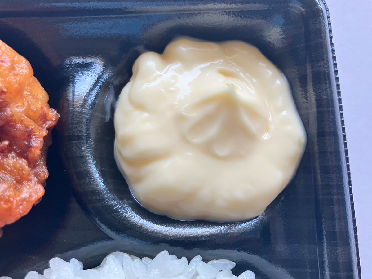 肉の楽園スーパー【ジャパンミート】数量限定646円「ジャンボ唐揚げ弁当」の実力は？　「サクジュワ食感」で最高！の画像9