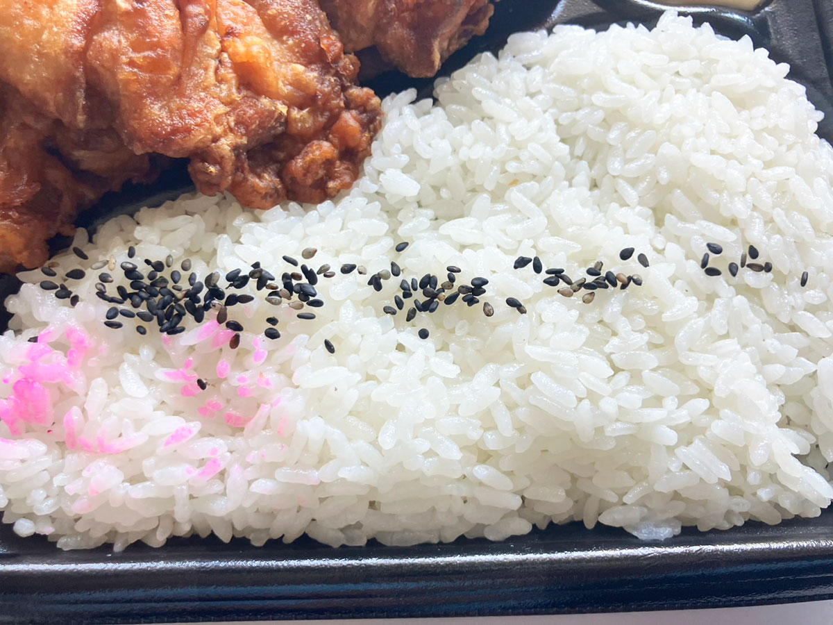 肉の楽園スーパー【ジャパンミート】数量限定646円「ジャンボ唐揚げ弁当」の実力は？　「サクジュワ食感」で最高！の画像10