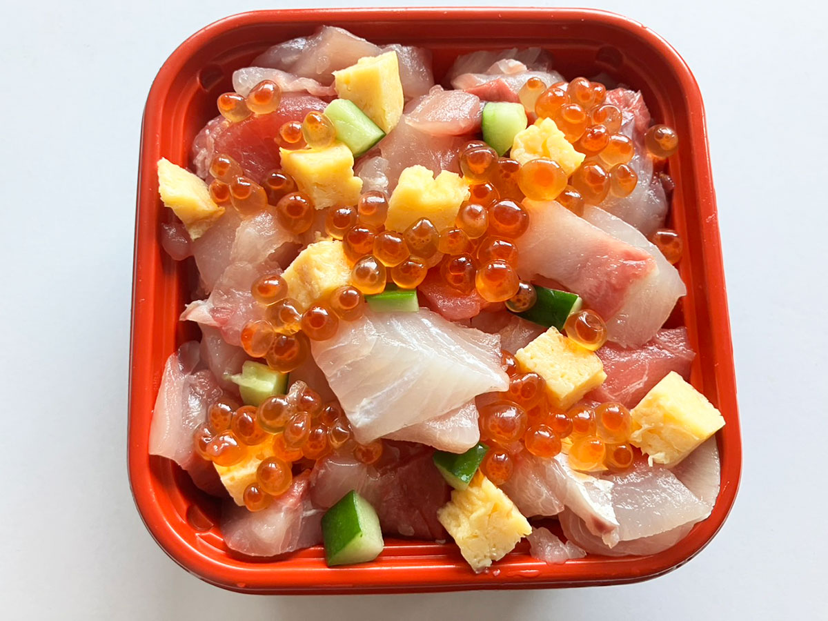 【角上魚類】650円「バラちらし」いくらたっぷりの“宝石箱”！　このぜいたく感、満足度はちょっと驚き！の画像4