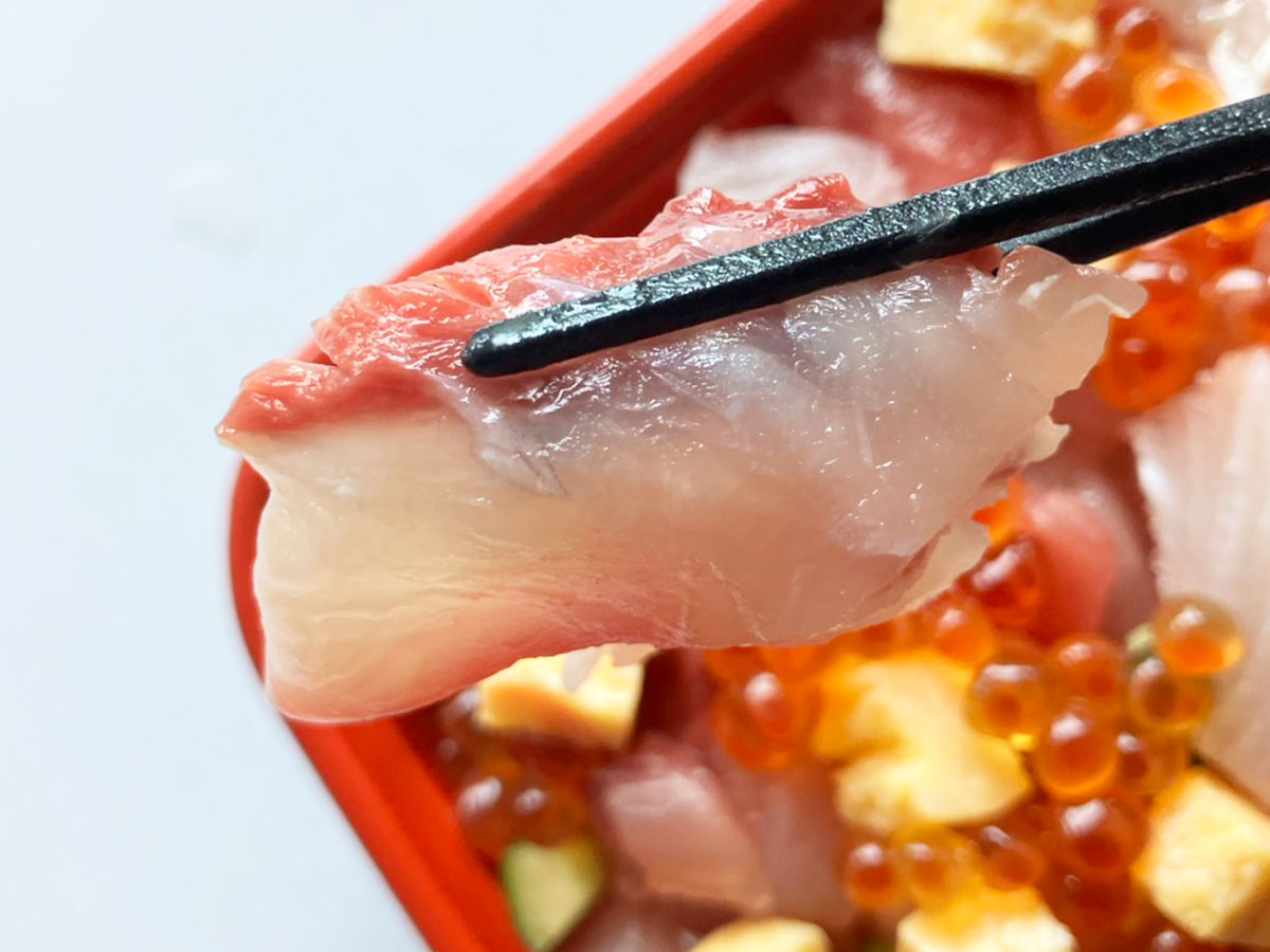【角上魚類】650円「バラちらし」いくらたっぷりの“宝石箱”！　このぜいたく感、満足度はちょっと驚き！の画像9