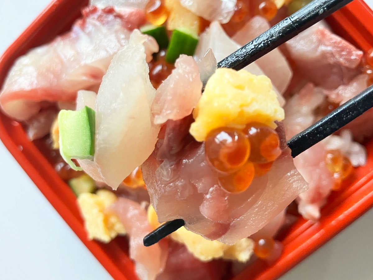 【角上魚類】650円「バラちらし」いくらたっぷりの“宝石箱”！　このぜいたく感、満足度はちょっと驚き！の画像10