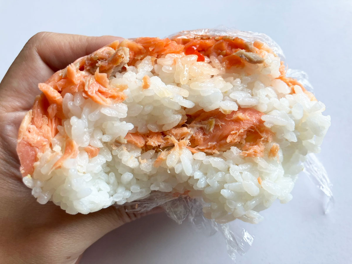 【角上魚類】450円新作おにぎり、「史上最高傑作」！ 銀鮭西京焼＆すじこたっぷりで「まったり濃厚」おいしいがすぎる！の画像12