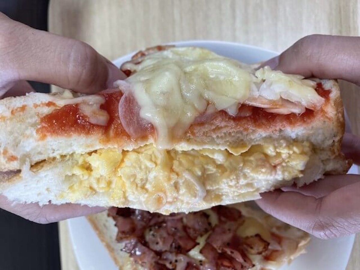 「完全にコメダ珈琲のヤツ！」奇跡のレシピ【たっぷりたまごのピザトースト】作ったら、「もはや本家となにが違う？」の画像10