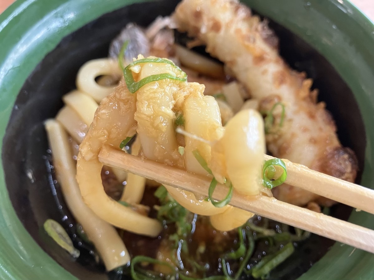 【くら寿司】新作550円「ぶっかけうどん」食べたら、「麺は極太、コシ最高！」もはや“ポスト丸亀製麺”では？の画像9
