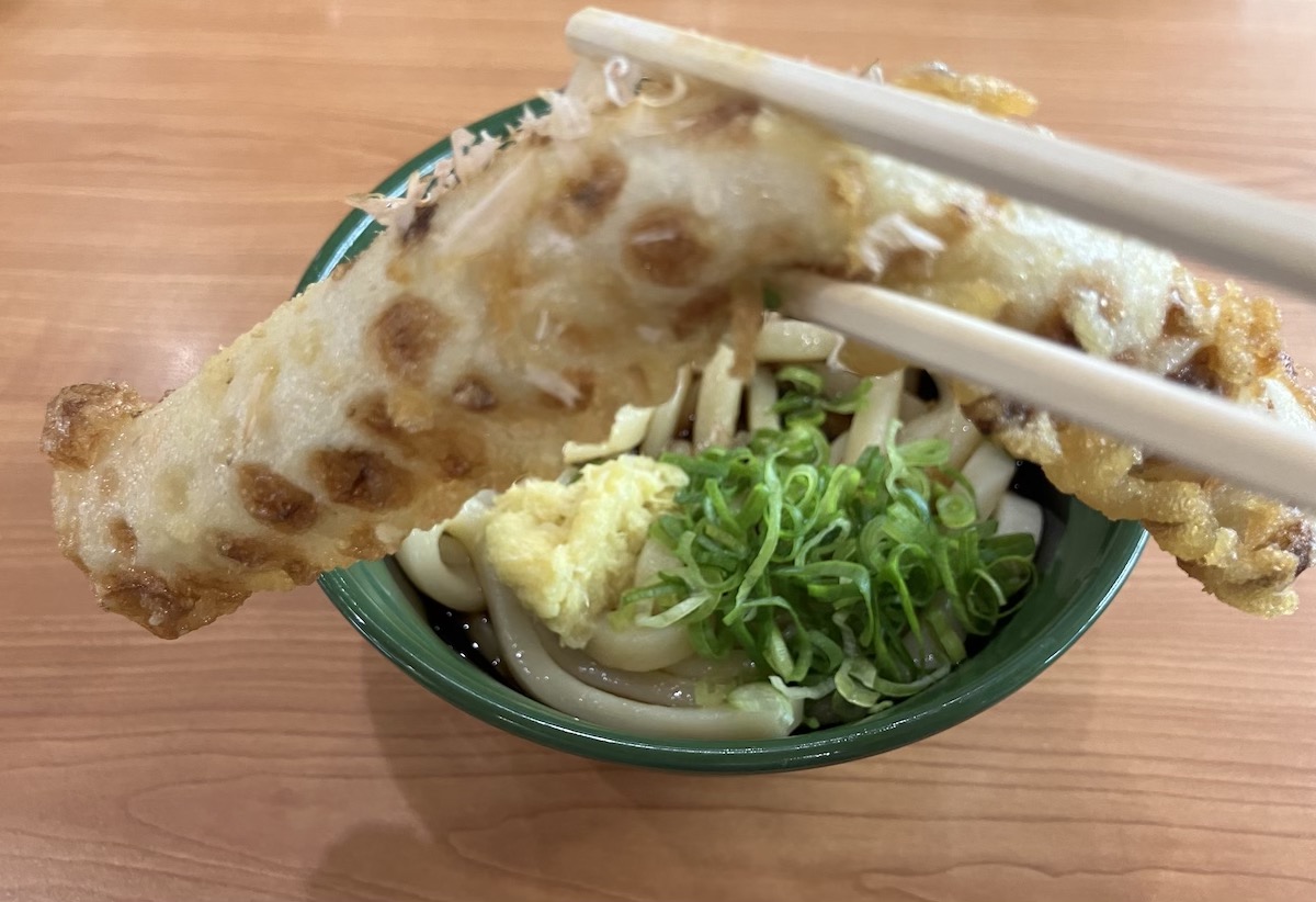 【くら寿司】新作550円「ぶっかけうどん」食べたら、「麺は極太、コシ最高！」もはや“ポスト丸亀製麺”では？の画像4