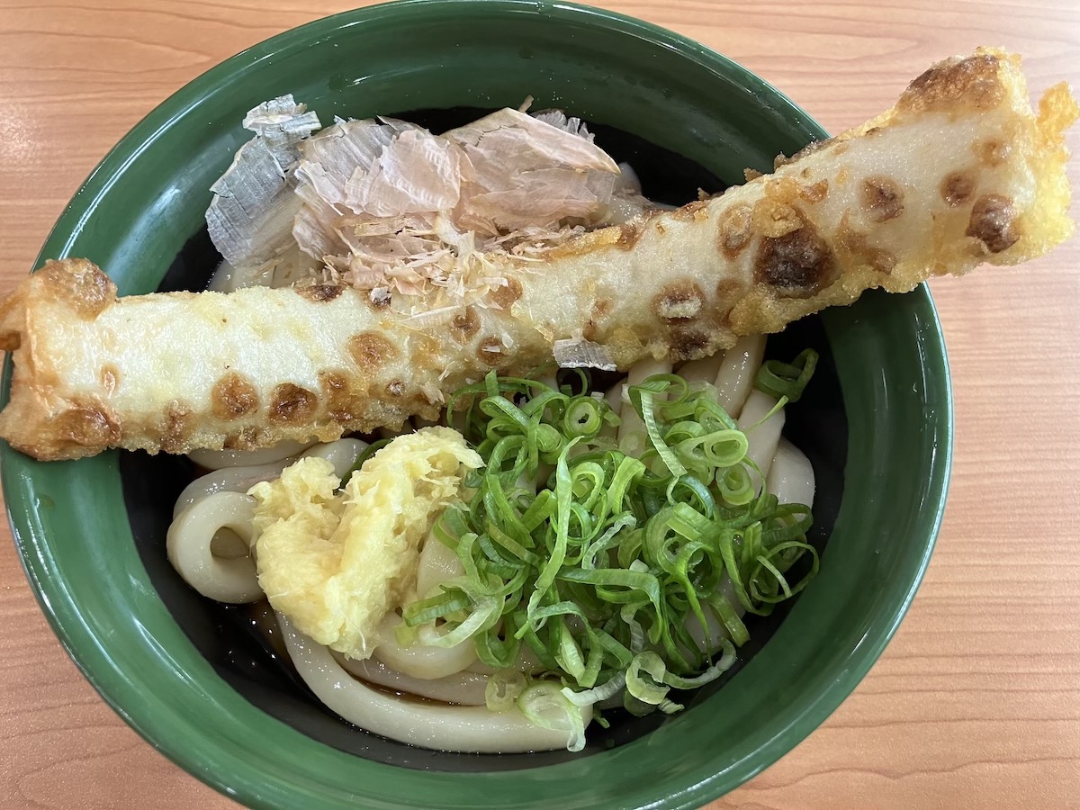 【くら寿司】新作550円「ぶっかけうどん」食べたら、「麺は極太、コシ最高！」もはや“ポスト丸亀製麺”では？の画像3