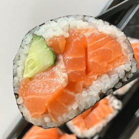 seisenichibatop-namaSalmon_futomaki-6-20250926