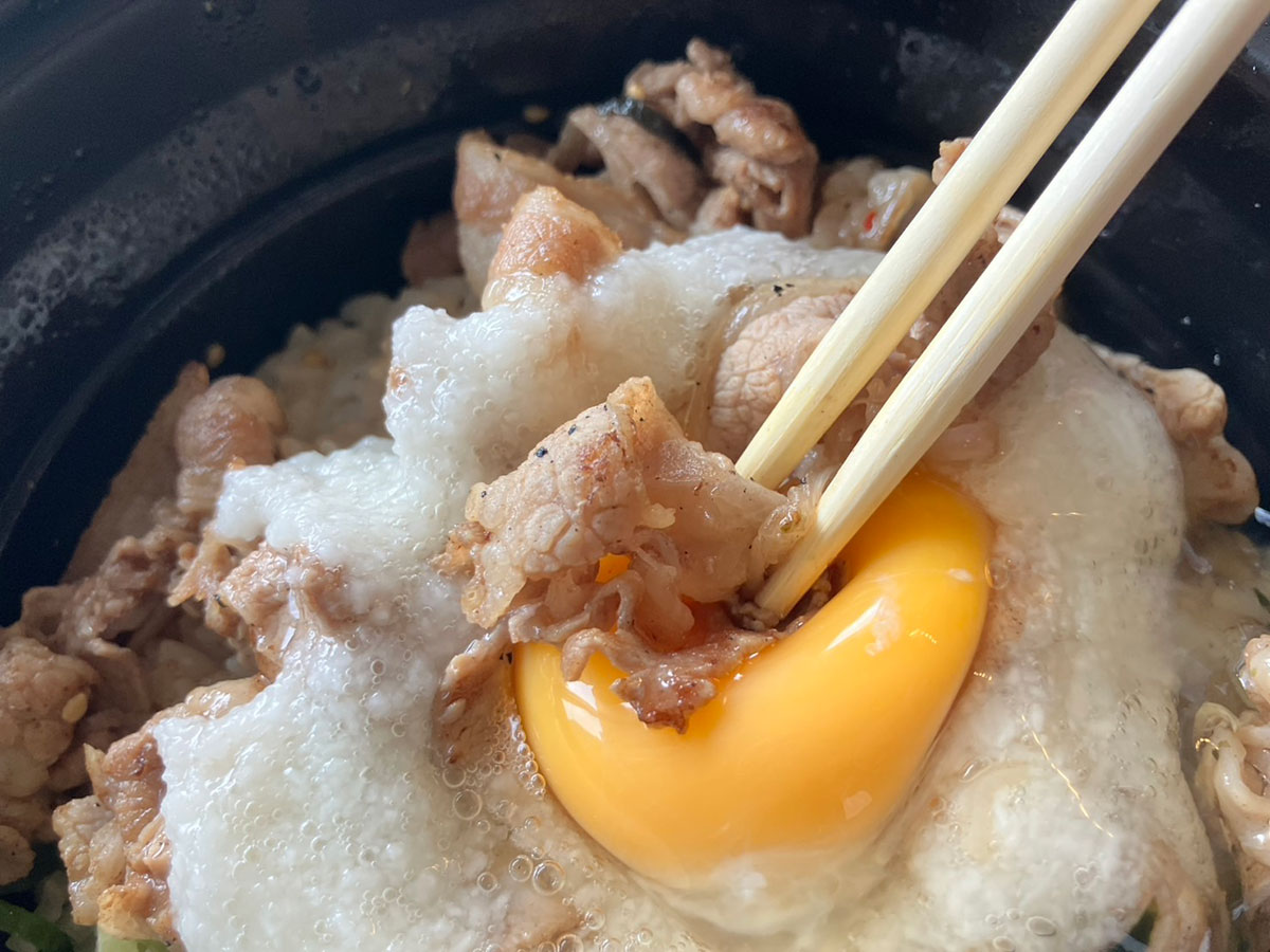 ＜校正中＞【焼肉きんぐ】別業態【焼きたてのかるび】790円期間限定「月見丼」火柱が上がるカルビ＆とろろが相性◎の画像11