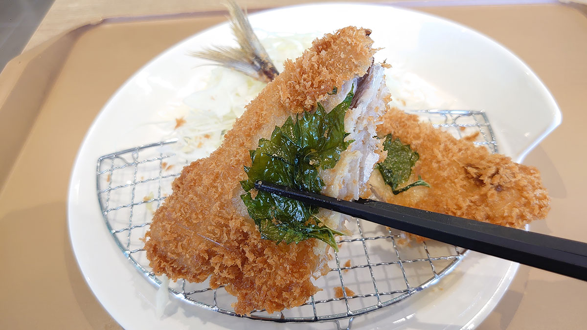 「400円とは思えない完成度!」【ヤオコー】店内カフェの「あじフライ定食」が「まさに絶品」!!の画像17