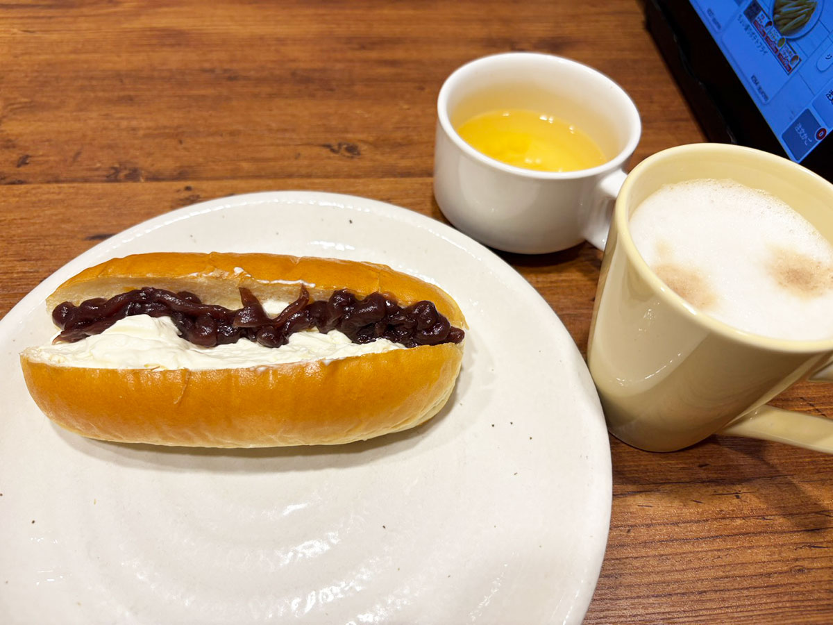【ガスト】500円「モーニング」とろとろマスカルポーネクリームが幸せ!コッペパンとあんこと相性バツグンの画像6