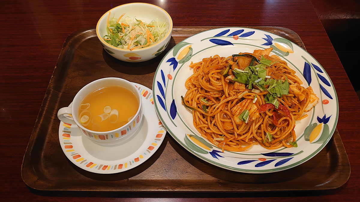 「24時間営業!」埼玉の老舗カフェ【伯爵邸】は「盛り」がスゴい! 980円「ナポリタン」ほか3品を実食の画像10