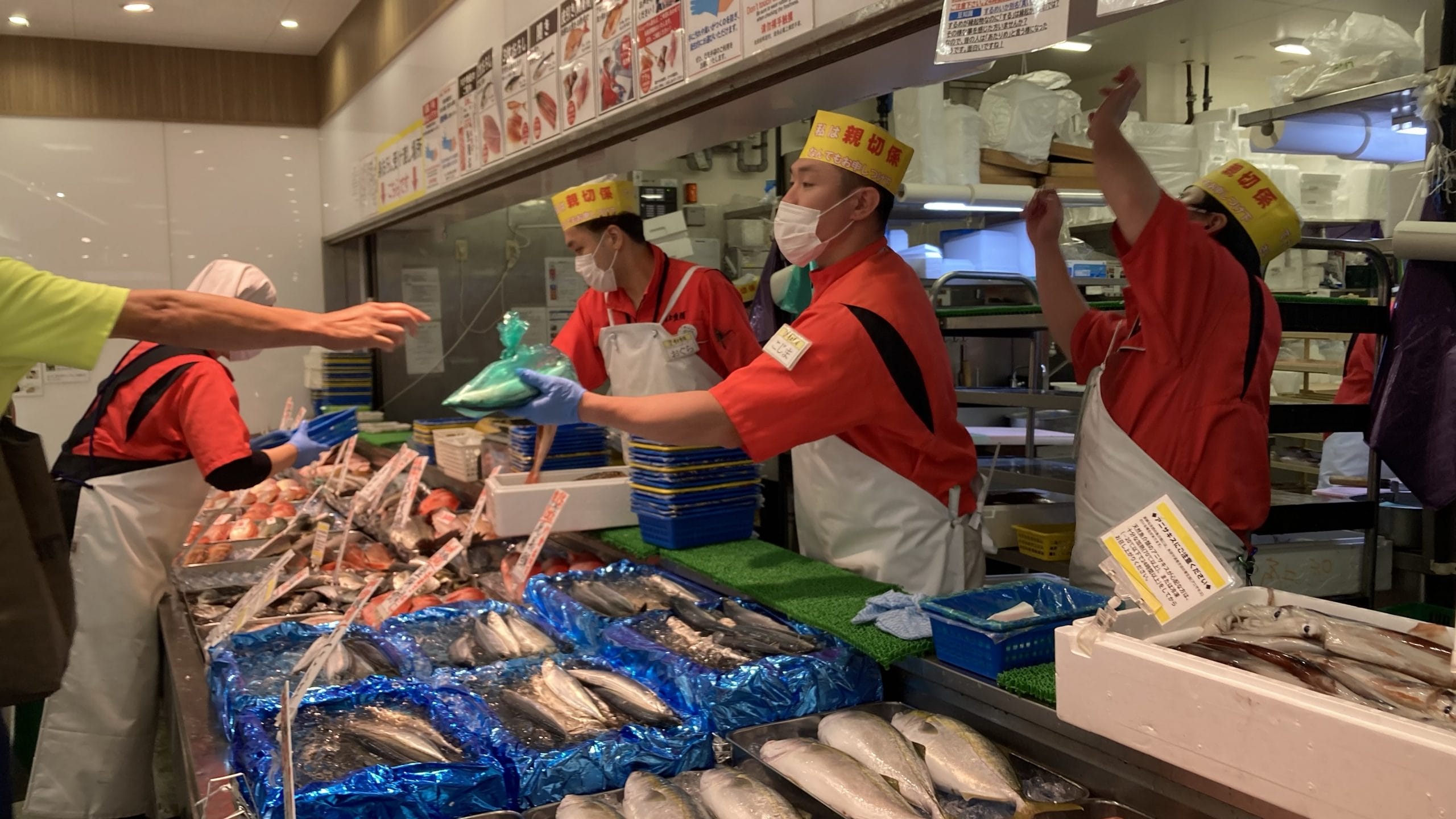 【角上魚類】お客さんがファンになる「親切係」の魅力とは? 「夕飯の献立相談」もおまかせ?(インタビュー後編)の画像3