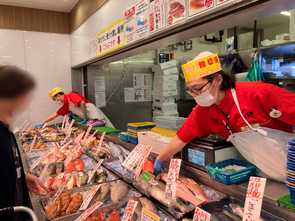 【角上魚類】お客さんがファンになる「親切係」の魅力とは? 「夕飯の献立相談」もおまかせ?(インタビュー後編)の画像4